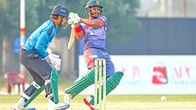 রাজশাহী ওয়ারিয়র্সের তানজিদ তামিম ২২ বলে করেন ৩১। ছবি: দেশ রূপান্তর