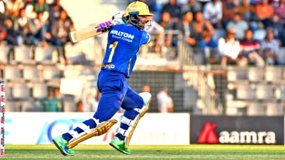 সাব্বির ২ ছক্কায় ১০ বলে ২১ রানের ক্যামিও খেলেন। ছবি: দেশ রূপান্তর