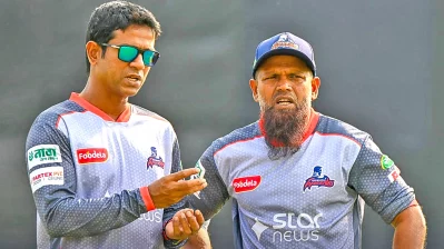হেড কোচ হান্নান সরকারের সঙ্গে ব্যাটিং কোচ রাজিন সালেহ