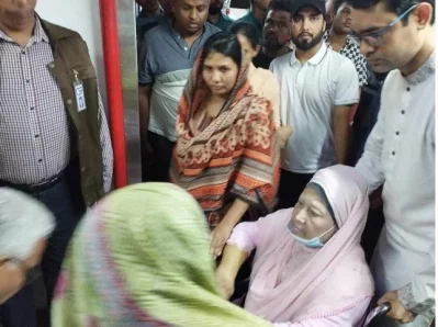 লন্ডনেও খালেদা জিয়ার সঙ্গে ছিলেন ফাতেমা। ছবি: সংগৃহীত