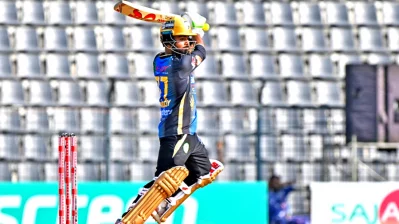 ৬ ছক্কা ও ৮ চারে ৫৬ বলে ৯৭ রান করে অপরাজিত থাকেন তাওহীদ হৃদয়। ছবি: মোশারফ ভুবন