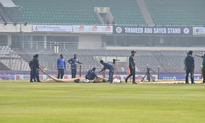 মাঠকর্মী আর বিসিবির কর্মকর্তা ছাড়া কেউ মাঠে নেই।