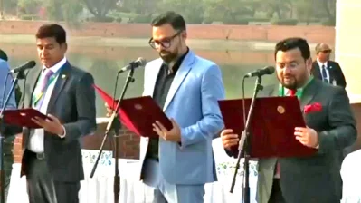 শপথ নিচ্ছেন আমিনুল হক