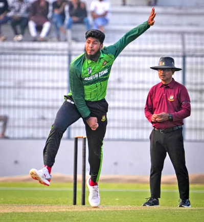 রিশাদ হোসেন নেন ৪ উইকেট