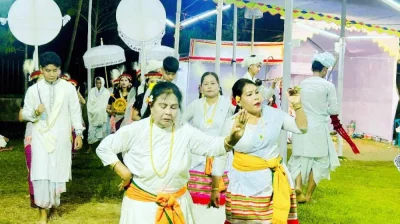 তিন দিনব্যাপী উৎসবের শেষ দিন ছিল শুক্রবার, শিল্পীদের নৃত্য পরিবেশ। ছবি: প্রতিনিধি