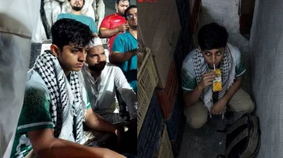 অনশনরত শিক্ষার্থীর জুস পানের ভাইরাল ছবি
