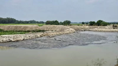 লৌহজংয়ে সরকারি খালসহ ৪ একর কৃষি জমি ভরাটের অভিযোগ। ছবি: প্রতিনিধি 