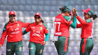 বোলিংটা খারাপ করেনি মেয়েরা 