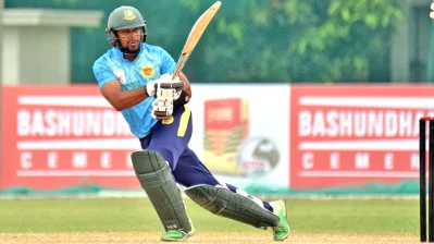 ২৯ বলে ৫ ছক্কায় ৫৫ রান করেন সাব্বির রহমান