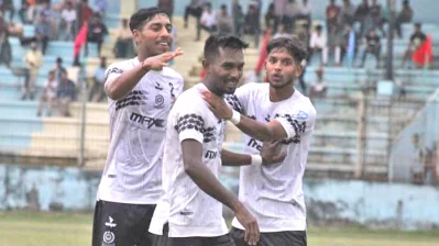 জোড়া গোল দাতা জুয়েলকে নিয়ে উল্লাস
