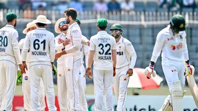 শাহিন আফ্রিদির বলে আউট জয়