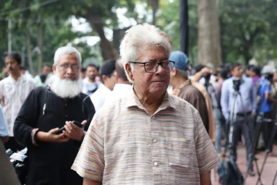 শ্রদ্ধা জানাতে এসেছিলেন মা্মুনুর রশিদ