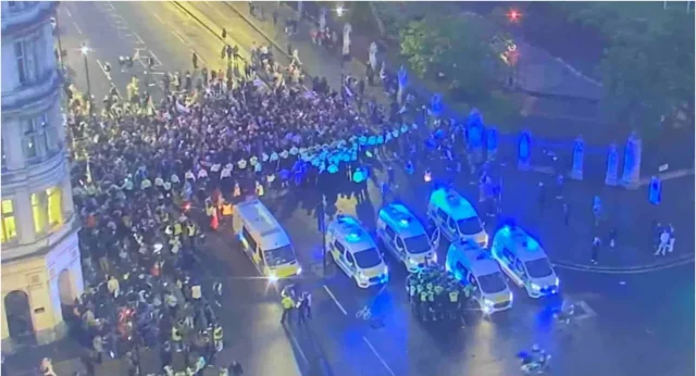 Three London police hurt as pro-Palestine protesters breach deadline &ndash; Met 2