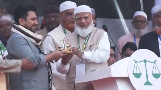 কার্ড দেওয়ার কথা বলে ঋণখেলাপিদের মনোনয়ন দিচ্ছে: নাহিদ