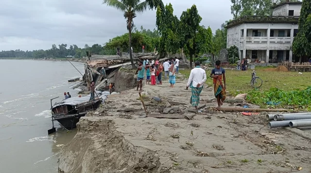 কুড়িগ্রামে ভাঙনে অসহায় নদী পাড়ের মানুষ