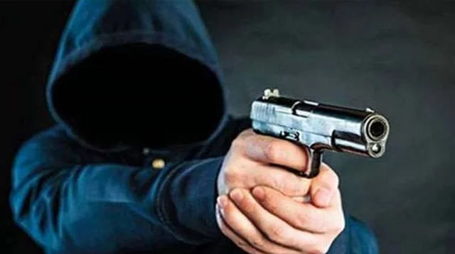 খুলনায় গভীর রাতে যুবককে গুলি
