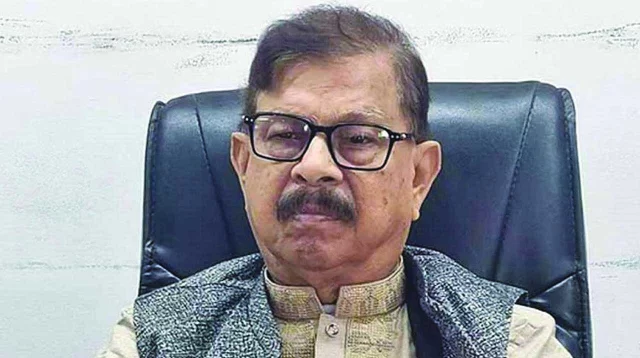 ঢাকা-১৮ আসন থেকে সরে দাঁড়ালেন মাহমুদুর রহমান মান্না