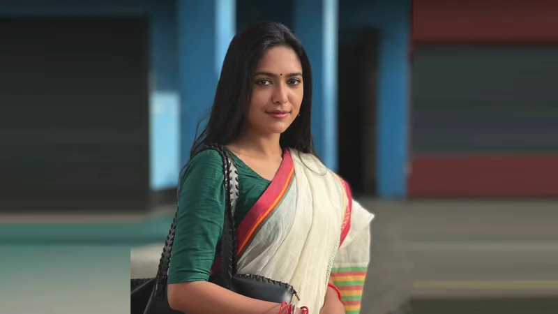 Bir olomon fohishaning qiniga sikish va sikish. Ehtirosli jin