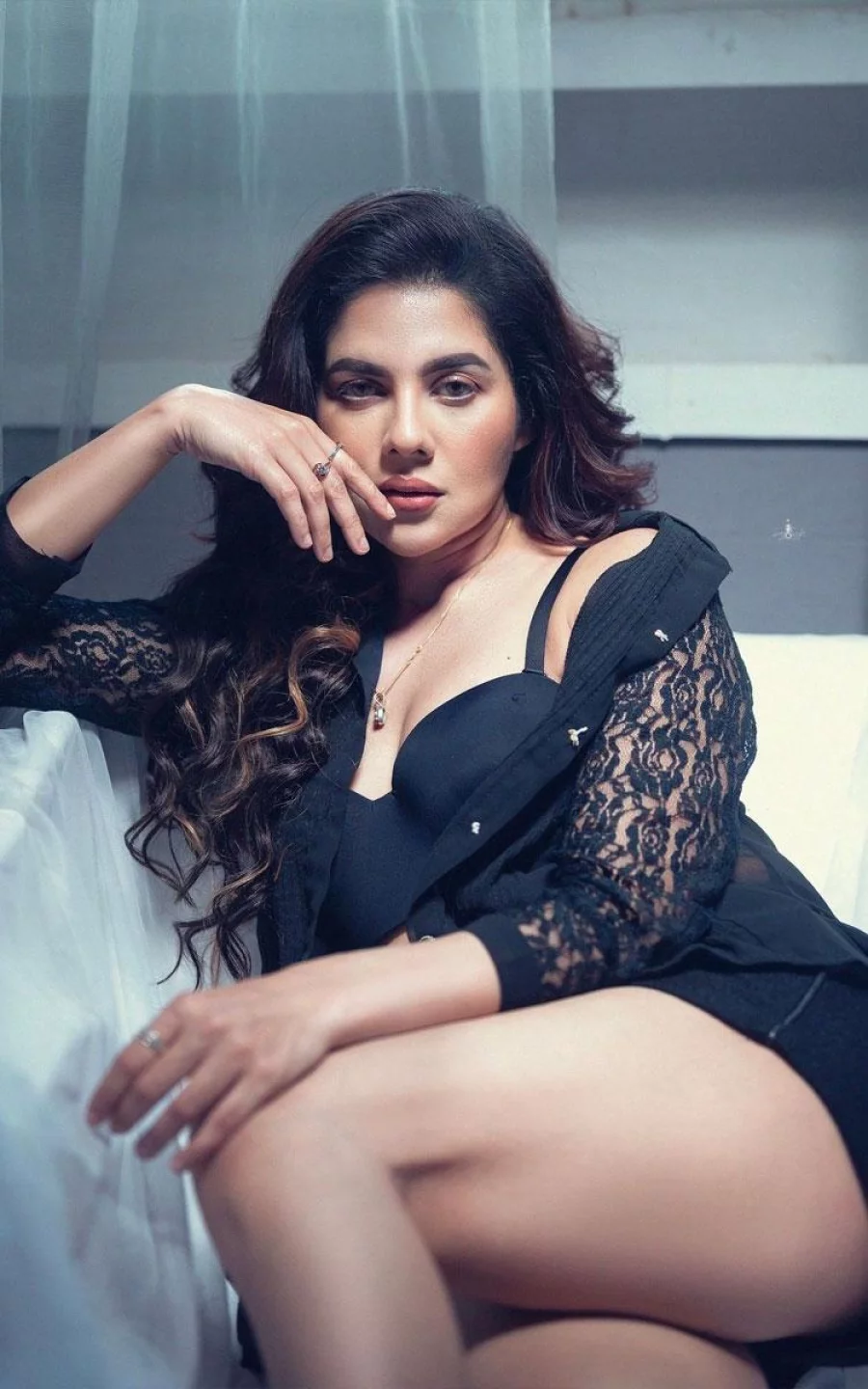 Olomon jamoat transportida onlayn bezorilik Erkak mashinada jinsiy aloqa qilishni yaxshi koradi