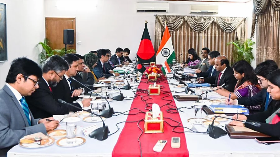 কোন মর্যাদায় ভারতে রয়েছেন শেখ হাসিনা, জানতে চান সংসদ সদস্যরা