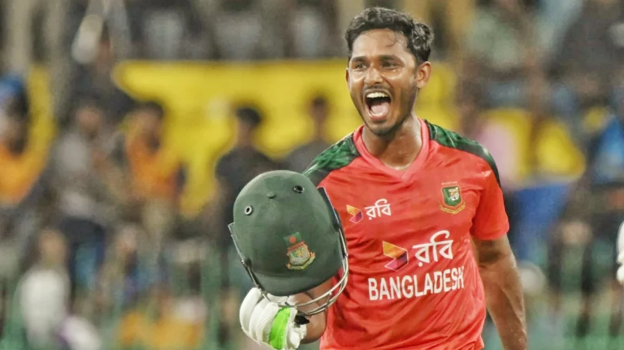 জিতে গেলেন তানজিদ তামিম। ছবি: মোশারফ ভুবন,Trophy Celebration